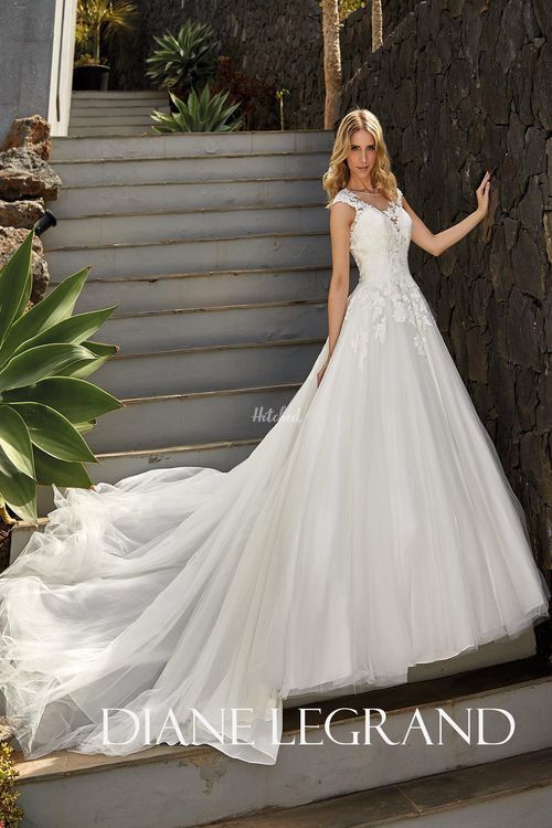 7520 Wedding Dress From Diane Legrand Hitched Co Uk