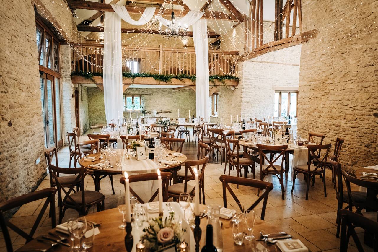 The Kingscote Barn Barn Weddings Tetbury Gloucestershire Hitched Co Uk