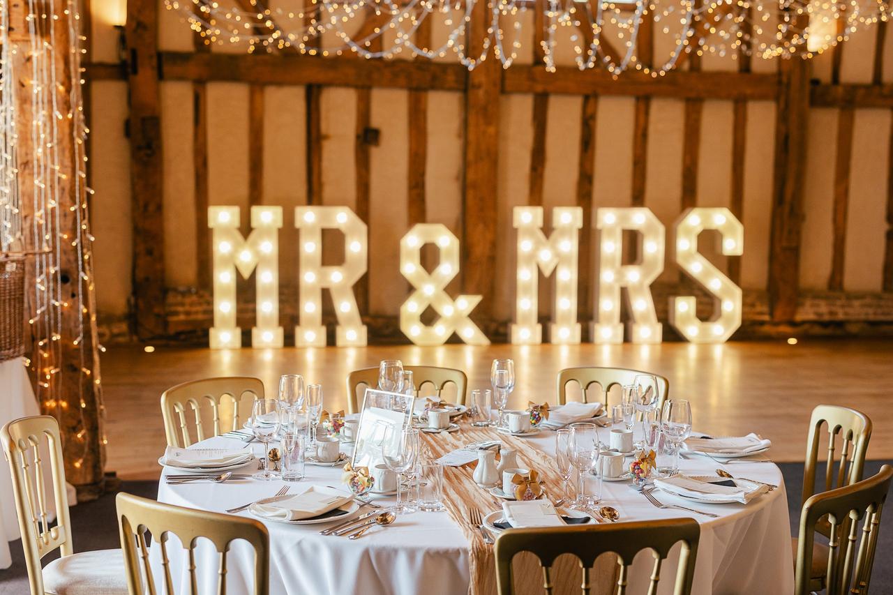 Mr & Mrs light-up wedding sign