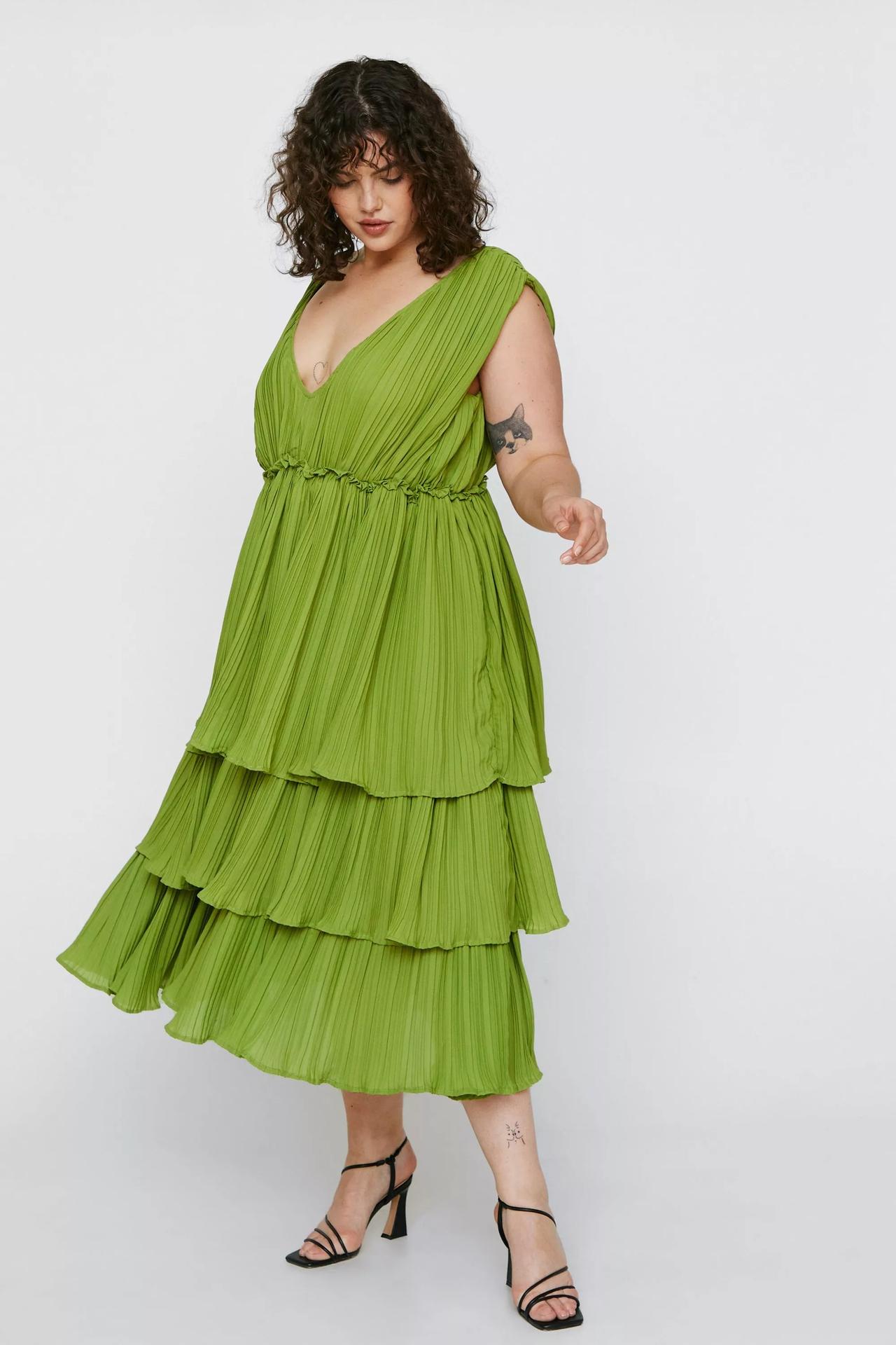 23 Gorgeous Plus Size Wedding Guest Dresses You're Going to Love 