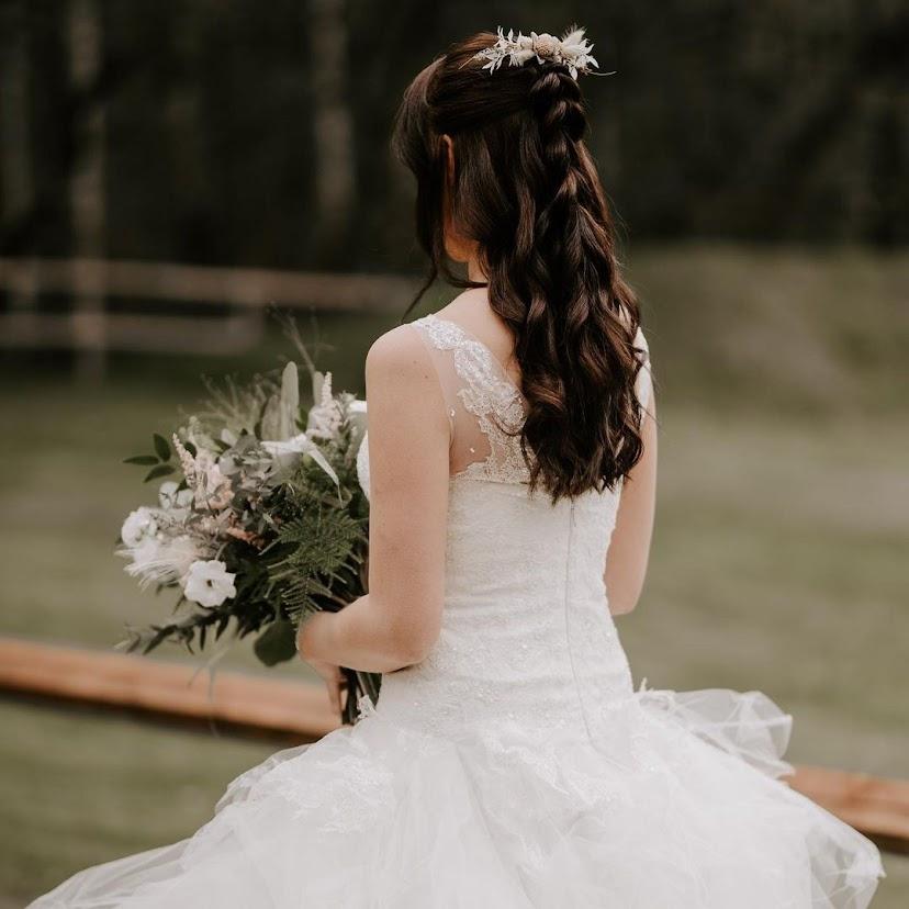 Bookmark These Terrific And Most Mesmerizing Hairstyles With Gowns