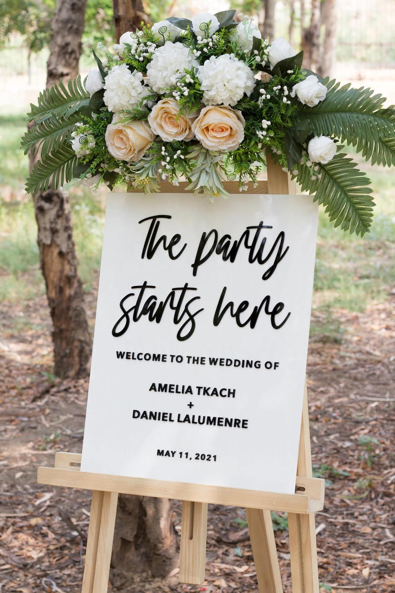 50 Chic Wedding Welcome Sign Ideas hitched