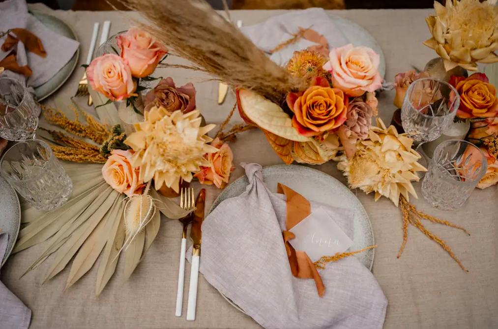 44 Wedding Table Decoration Ideas to Level Up Your Tablescape