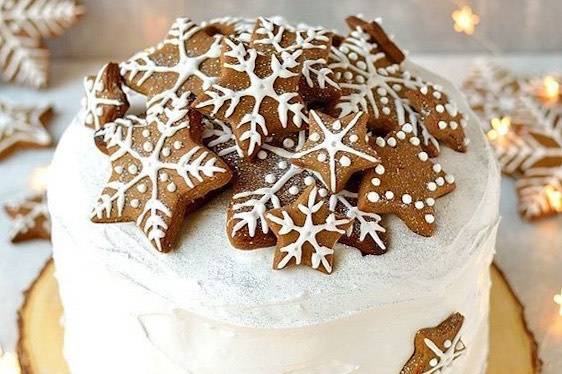 20 Jaw Dropping Winter Cakes : Red and White Christmas Cake