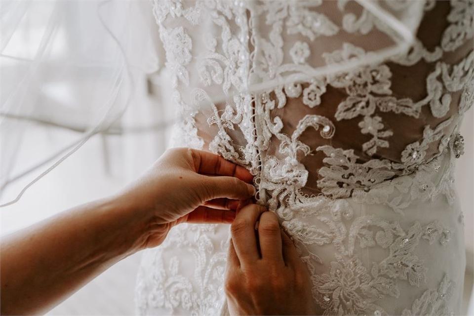 Wedding Dress Cleaning & Storage: How to Preserve Your Wedding Dress ...