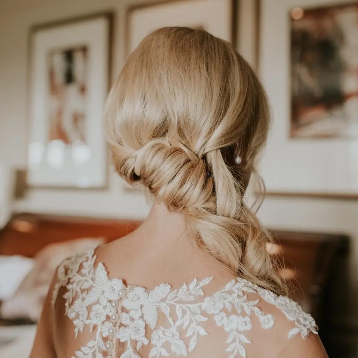 Discover more than 138 side ponytail hairstyles for wedding best - POPPY