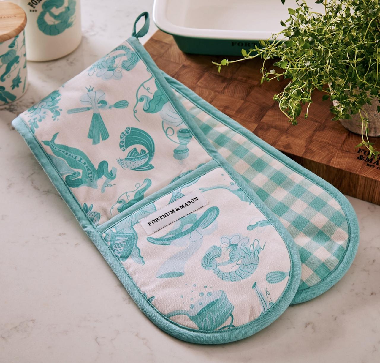 fortnum and mason blue and white oven glove