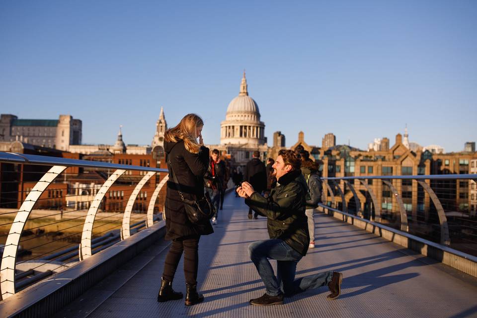 Man on one knee proposes to woman outside St Paul's cathedral