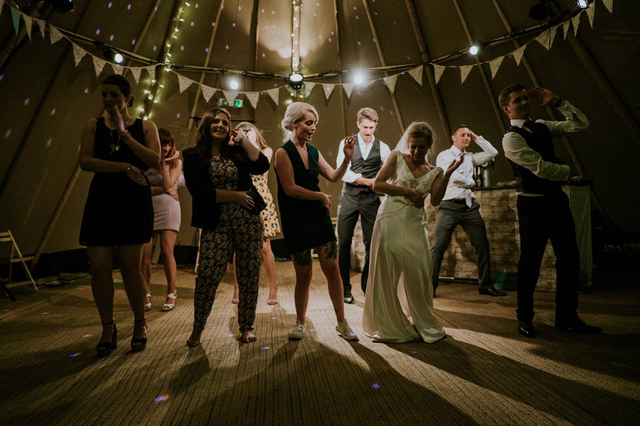 31 Last Dance Wedding Song Ideas from the Experts