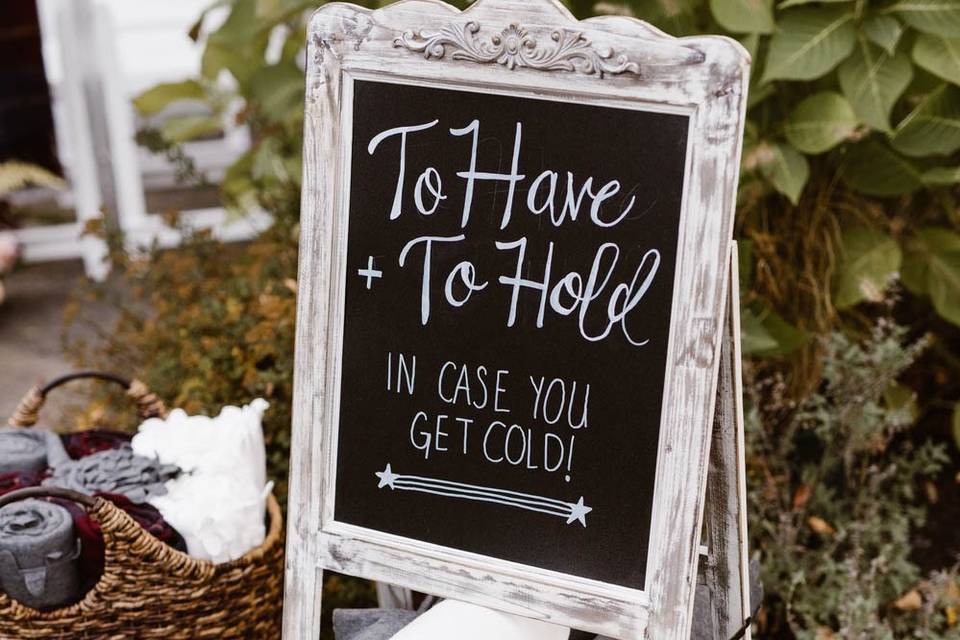 How to Keep Guests Warm at a Winter Wedding: 13 Cute Ideas -   