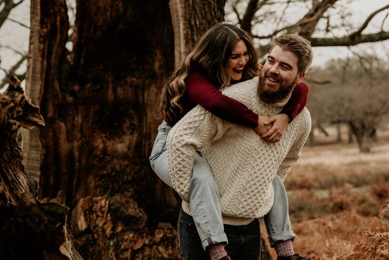 Engagement Photos: 33 Ideas for Your Engagement Photo Shoot
