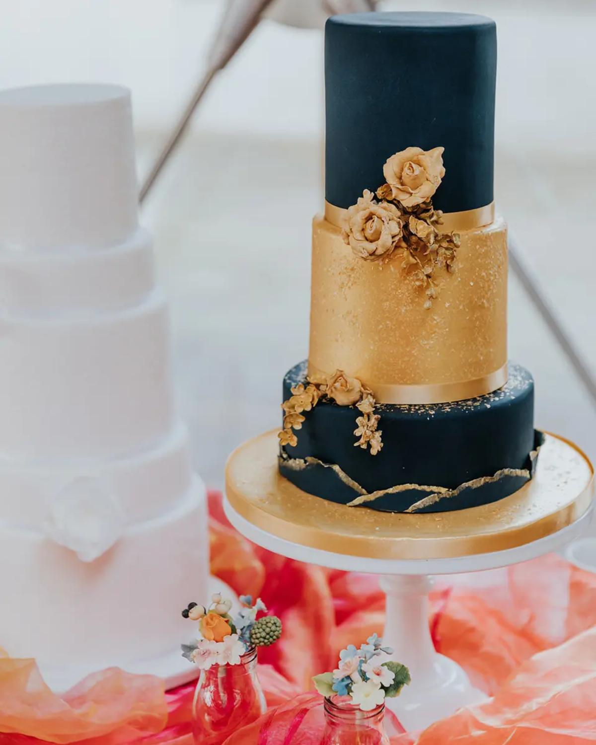 38+ Beautiful Cake Designs To Swoon : Dark Green Gold Foil Cake with Pink  Roses