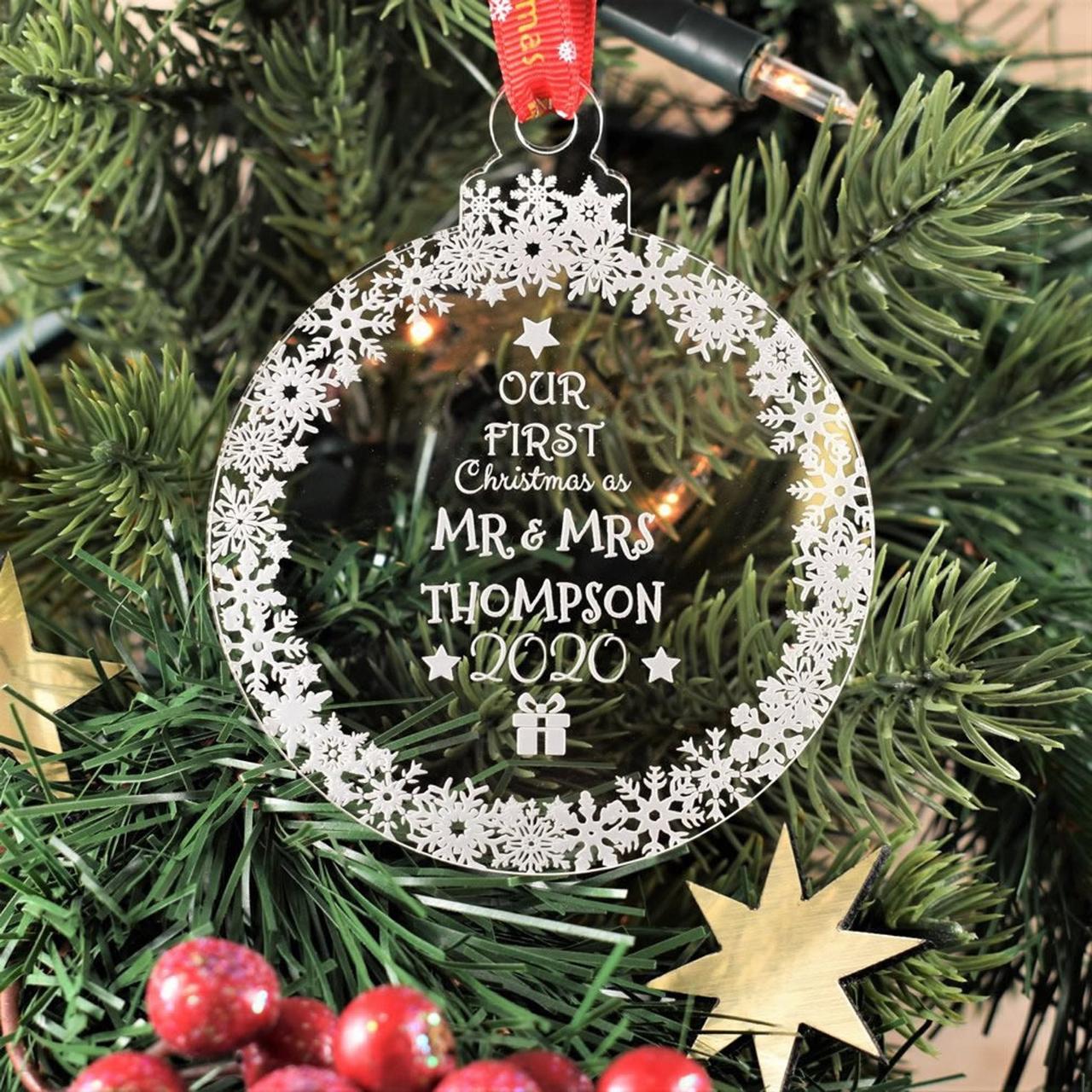 PERSONALISED TREE BAUBLES 1st CHRISTMAS MARRIED WINTER WEDDING GIFT IDEA Mr Mrs 