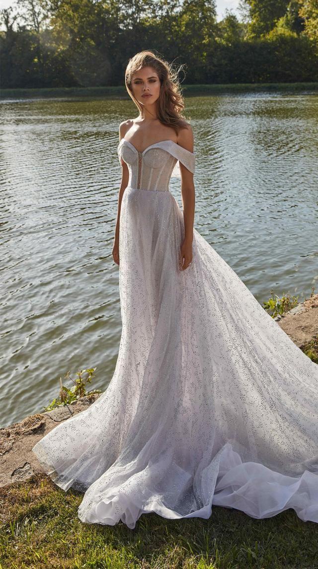 Sweetheart Neckline Wedding Dresses: Romantic Styles for Every Bride -   