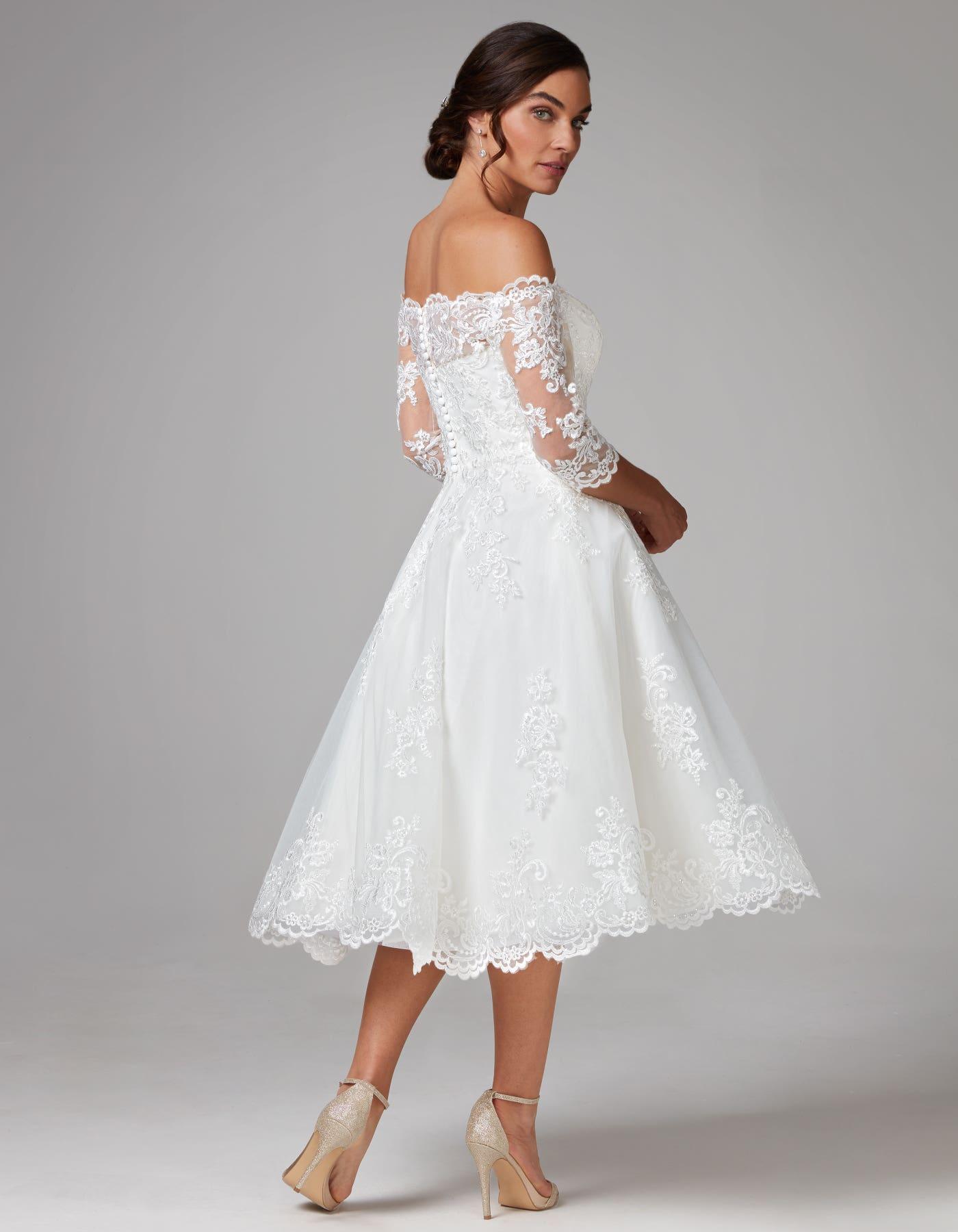 20 Beautiful Wedding Dresses for Big Busts - hitched.co.uk 20 Beautiful Wedding Dresses for Big Busts - hitched.co.uk