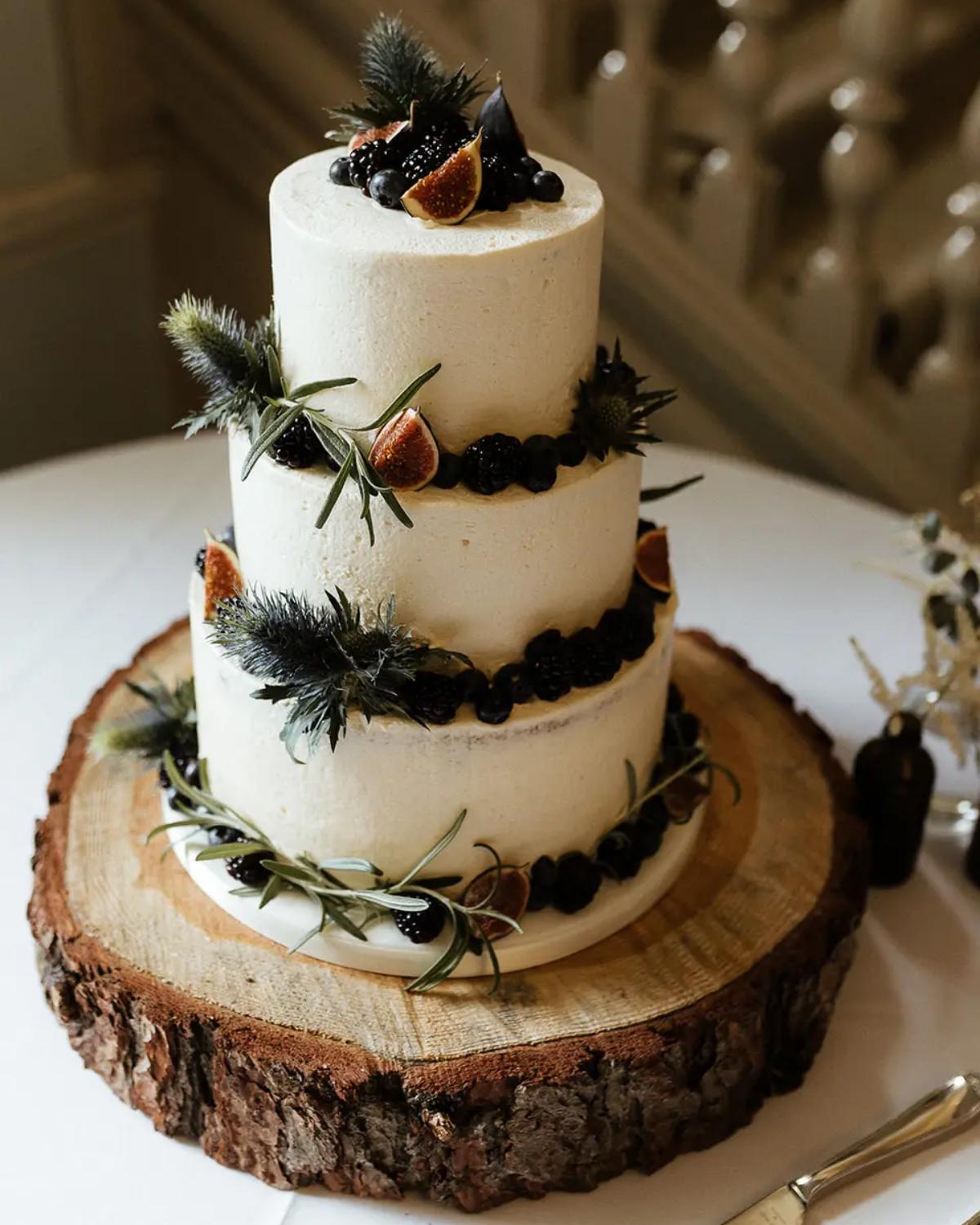 Enjoy The Best Wedding Cakes - Ferns N Petals