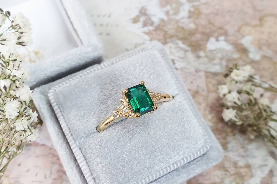 Emerald and Diamond Cluster Engagement Ring – ARTEMER