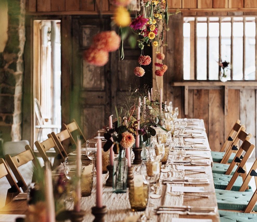 A rustic tablescape at a rustic wedding venue