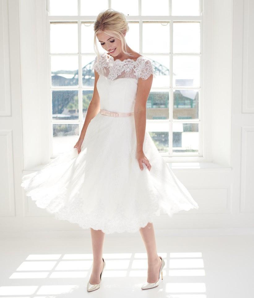 Short Wedding Dresses: The 27 Best Gowns + Faqs  Short wedding dress,  Simple wedding dress short, Petite wedding dress