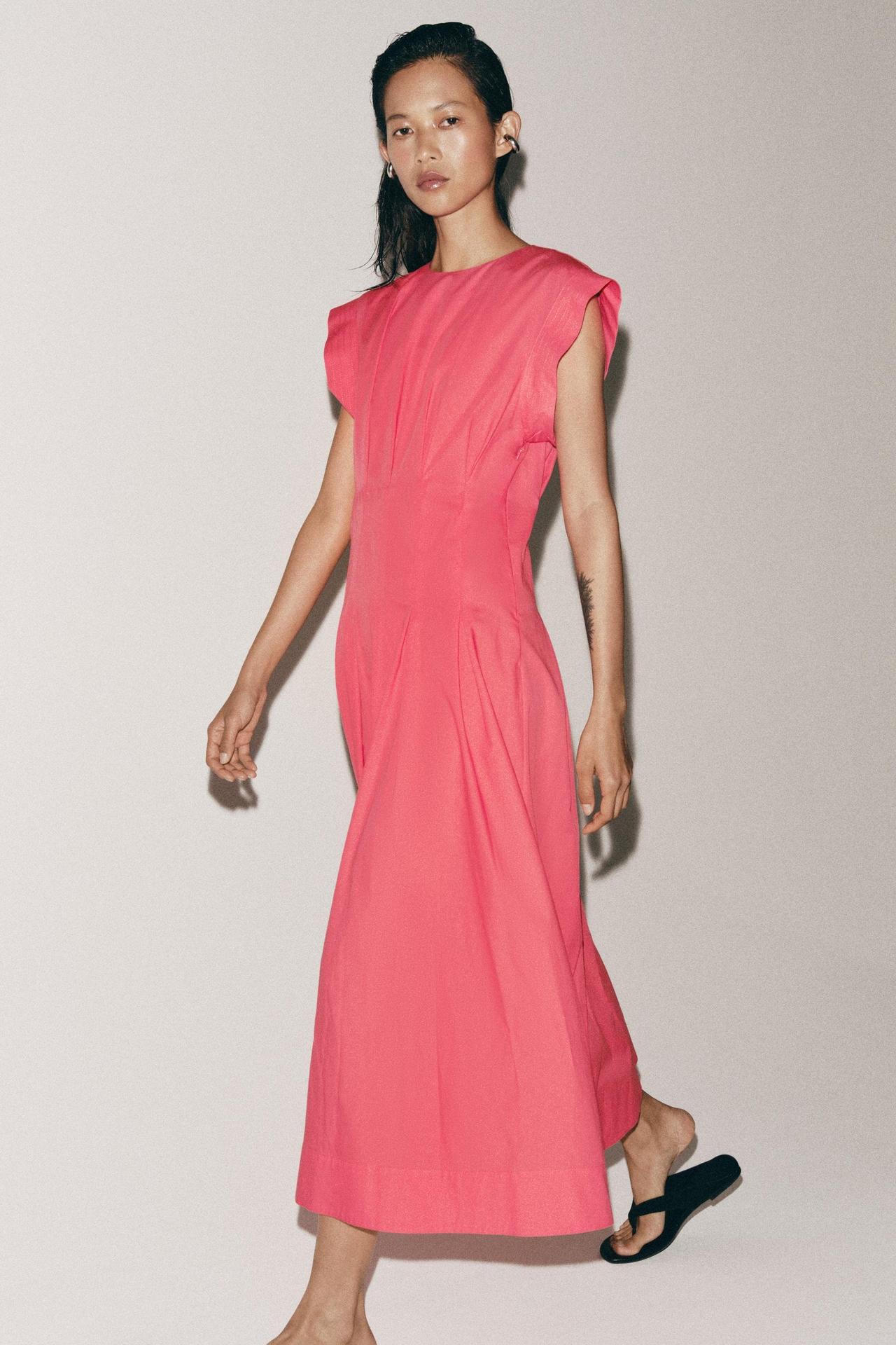 model wearing a pink zara poplin dress