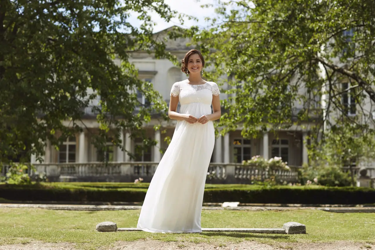 15 Utterly Chic, Sophisticated Wedding Dresses for the Refined