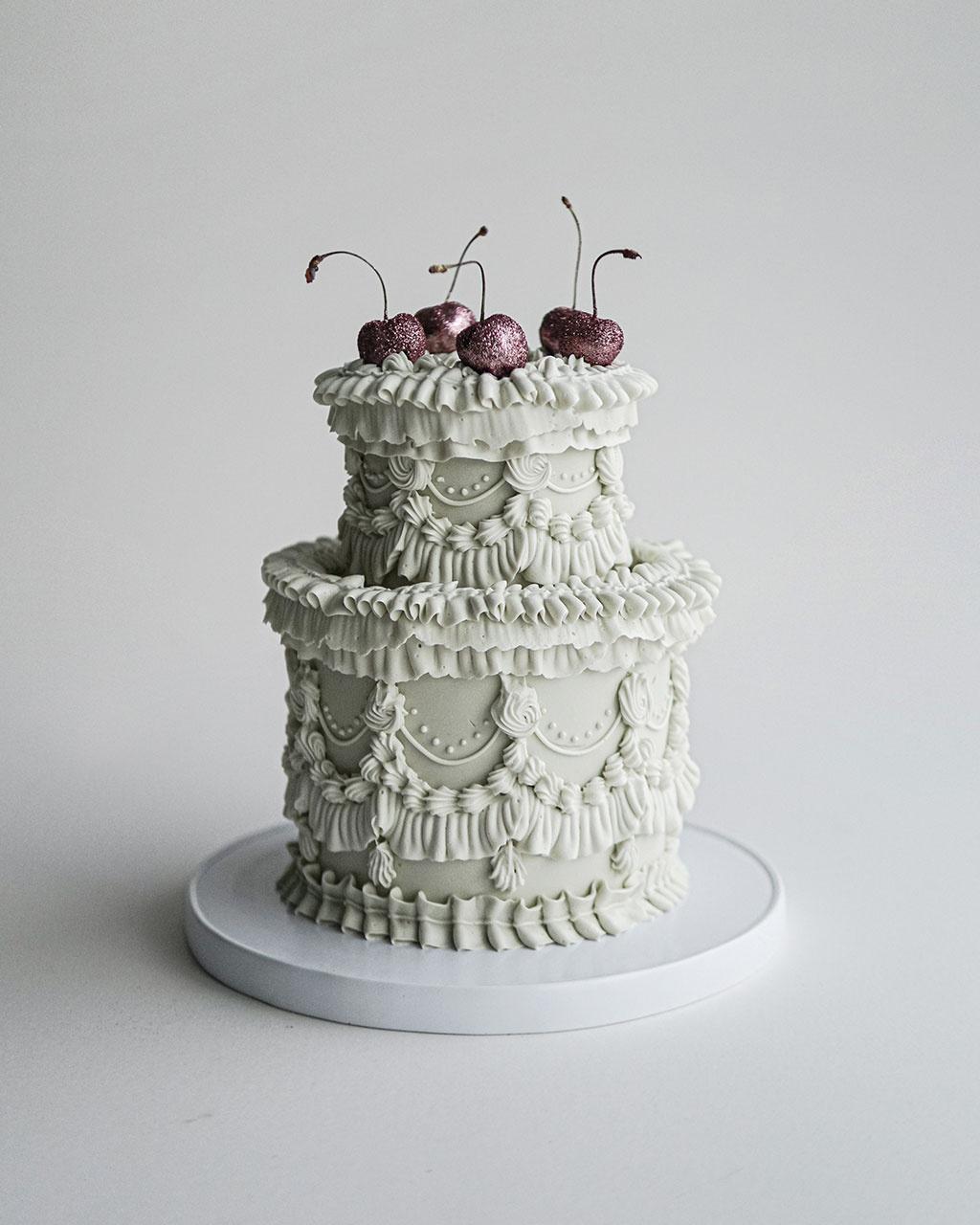 Kitsch Wedding Cakes: 17 Instagram-Worthy Wedding Cakes - hitched.co.uk