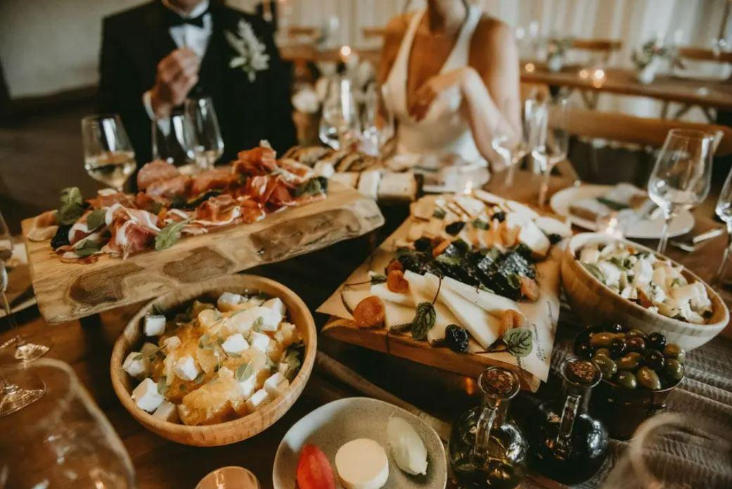 4 Things Wedding Guests Absolutely Hate