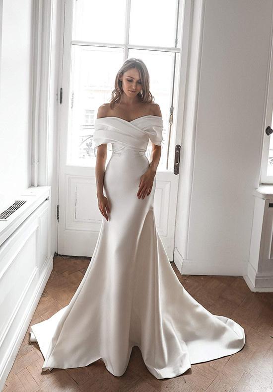 You'll Be Inspired By Stella York's Latest Designs - Modern Wedding | Ball  gowns wedding, Classic wedding dress, Stella york wedding dress