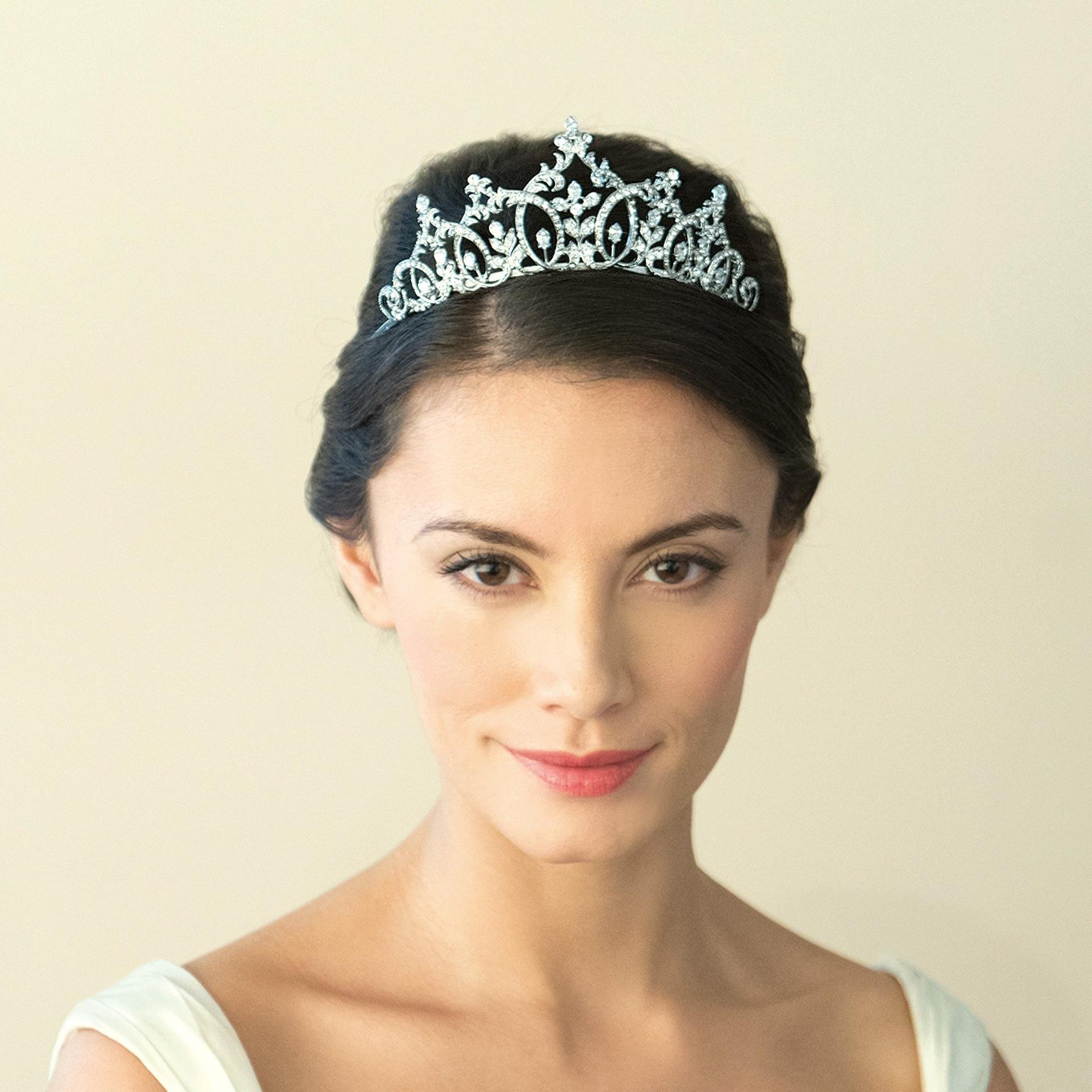 24 Stunning Wedding Tiaras For a Fairy Tale Wedding - hitched.co.uk ...