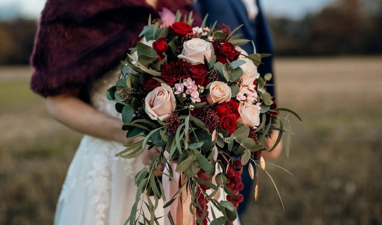 Rose Wedding Bouquets: 33 Ideas & Expert Tips - Hitched.Co.Uk