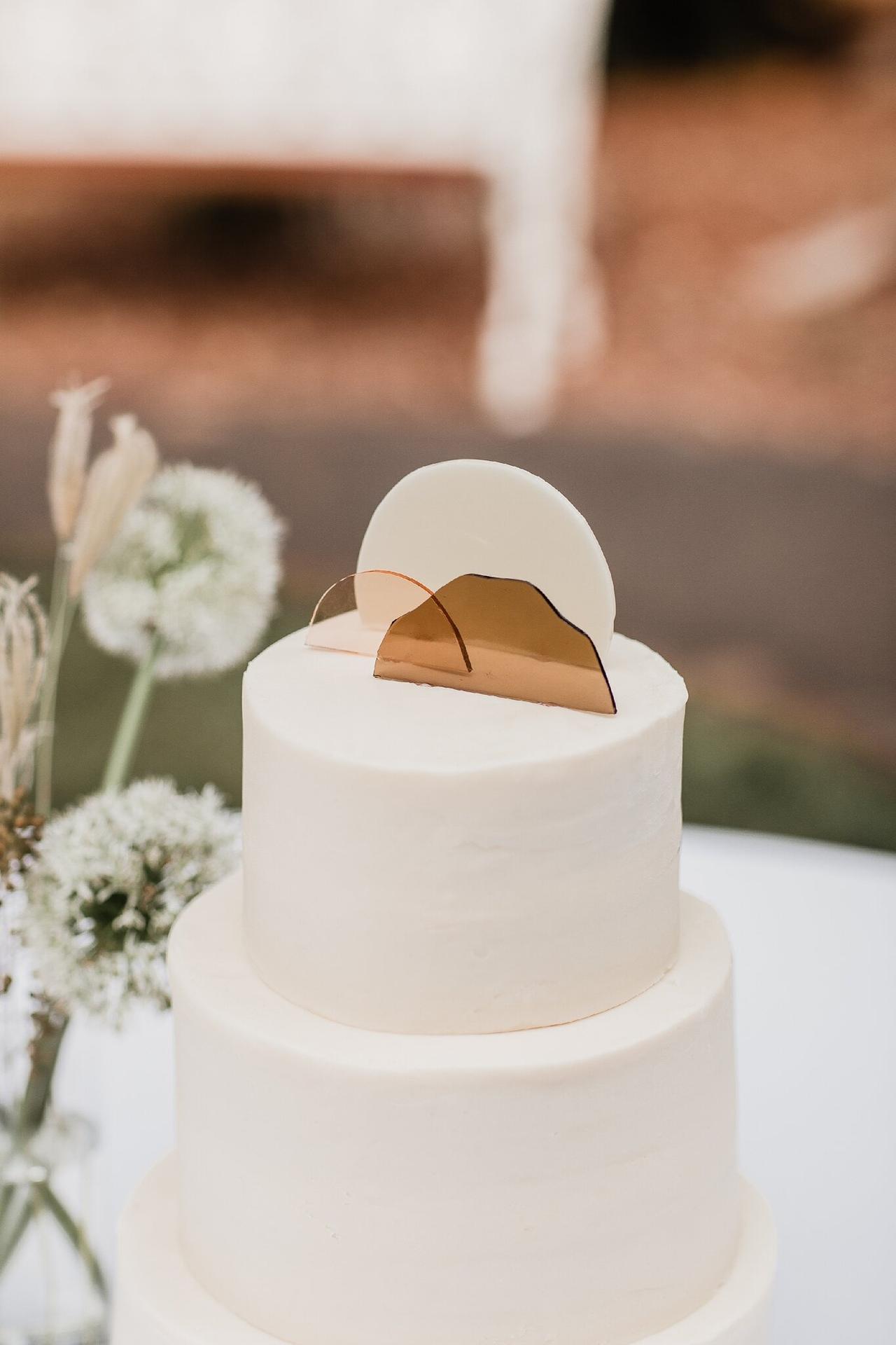 25 Best Simple Wedding Cakes 2021 : Two-Tiered Buttercream Wedding Cake