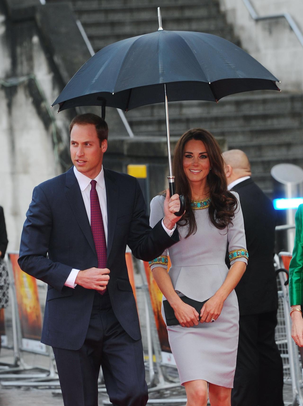Prince William keeps Kate Middleton dry with an umbrella