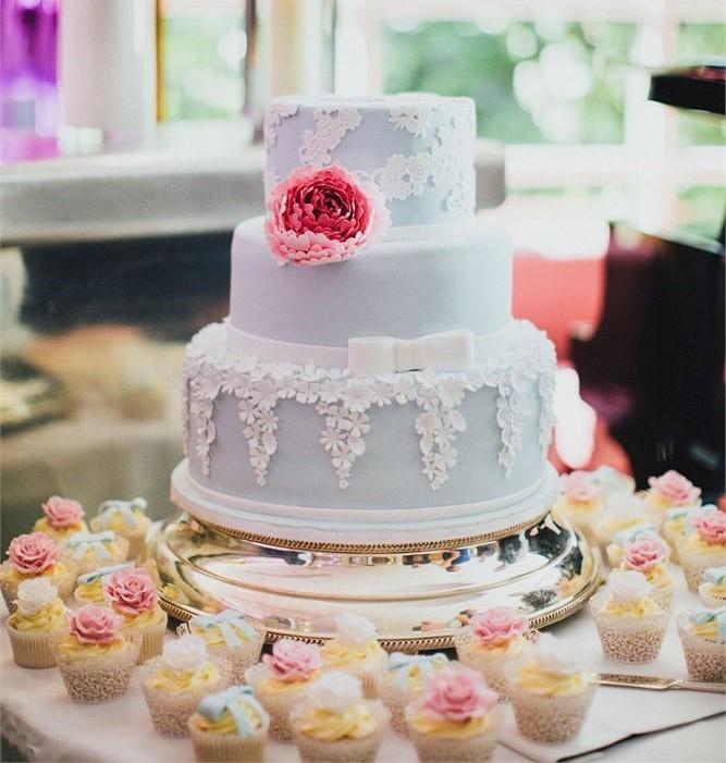 blue-pastel-wedding-cake