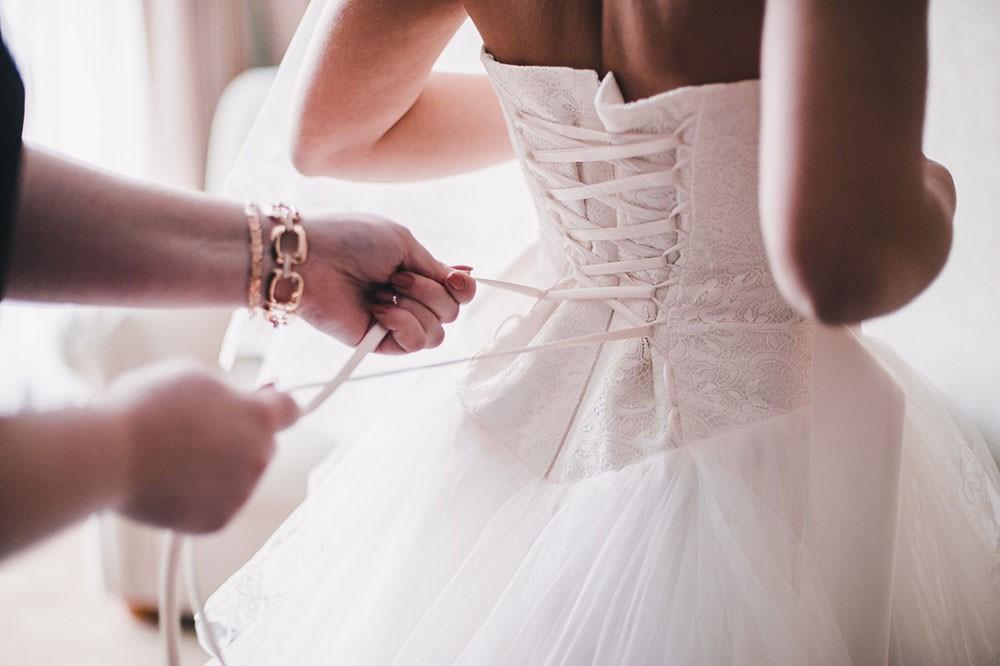 how-to-stop-falling-out-of-your-dress