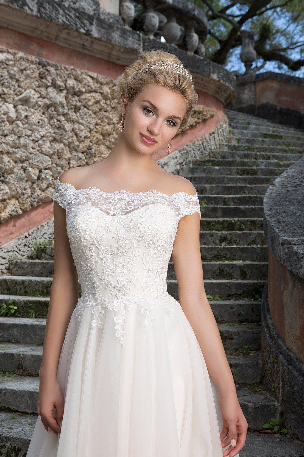 Wedding Dresses for Women with Broad Shoulders - Wedding Style Magazine