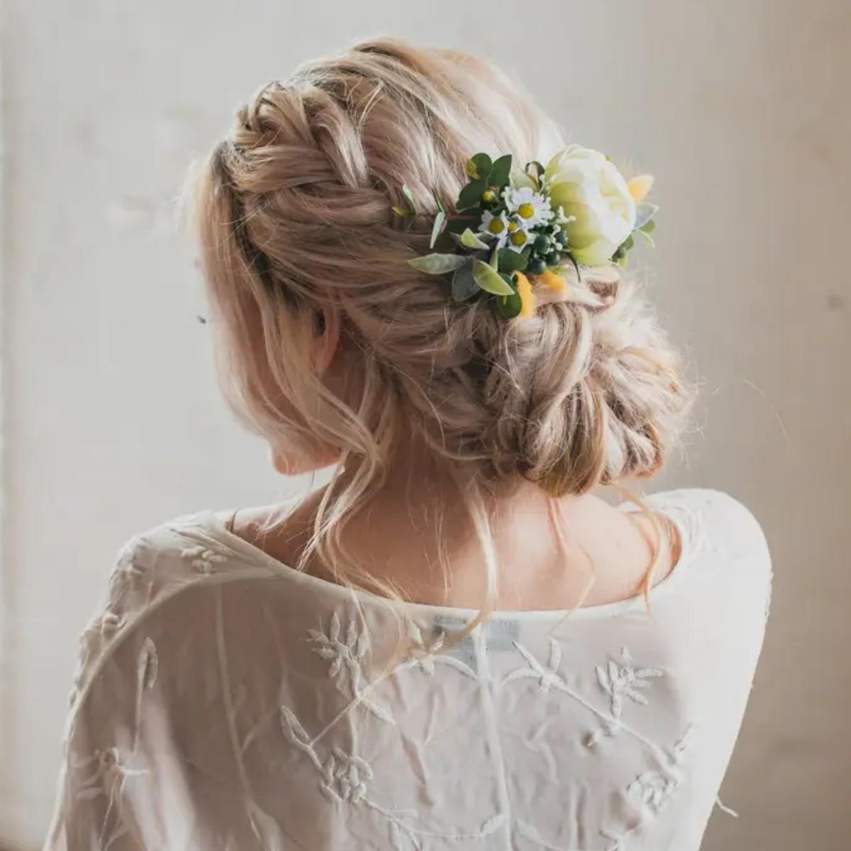 17 Stunning Wedding Hairstyles For Naturally Curly Hair