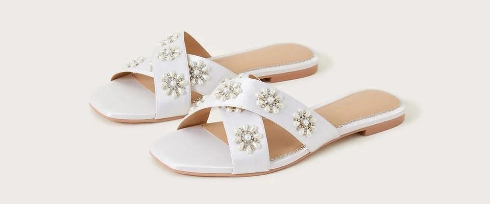 White cross-over sandals with floral beads