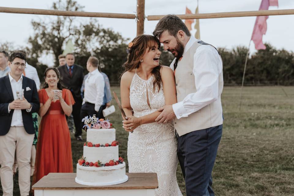 24 Simple Wedding Cakes to Suit All Celebrations