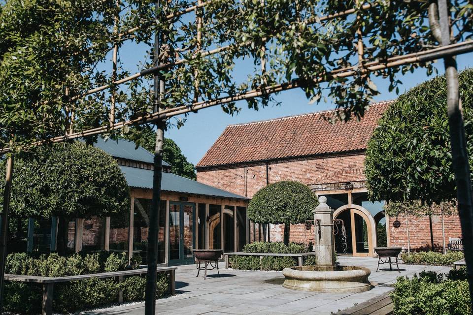 Hitched Featured Venue of the Month: Cripps & Co Barns