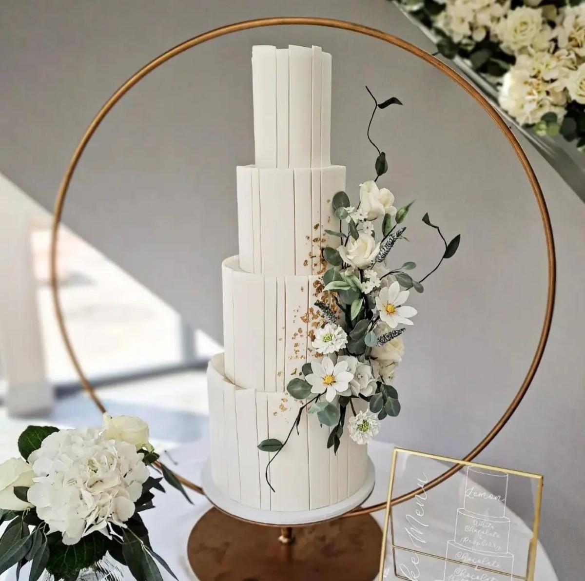 25 Best Simple Wedding Cakes 2021 : Fig Wedding Cake