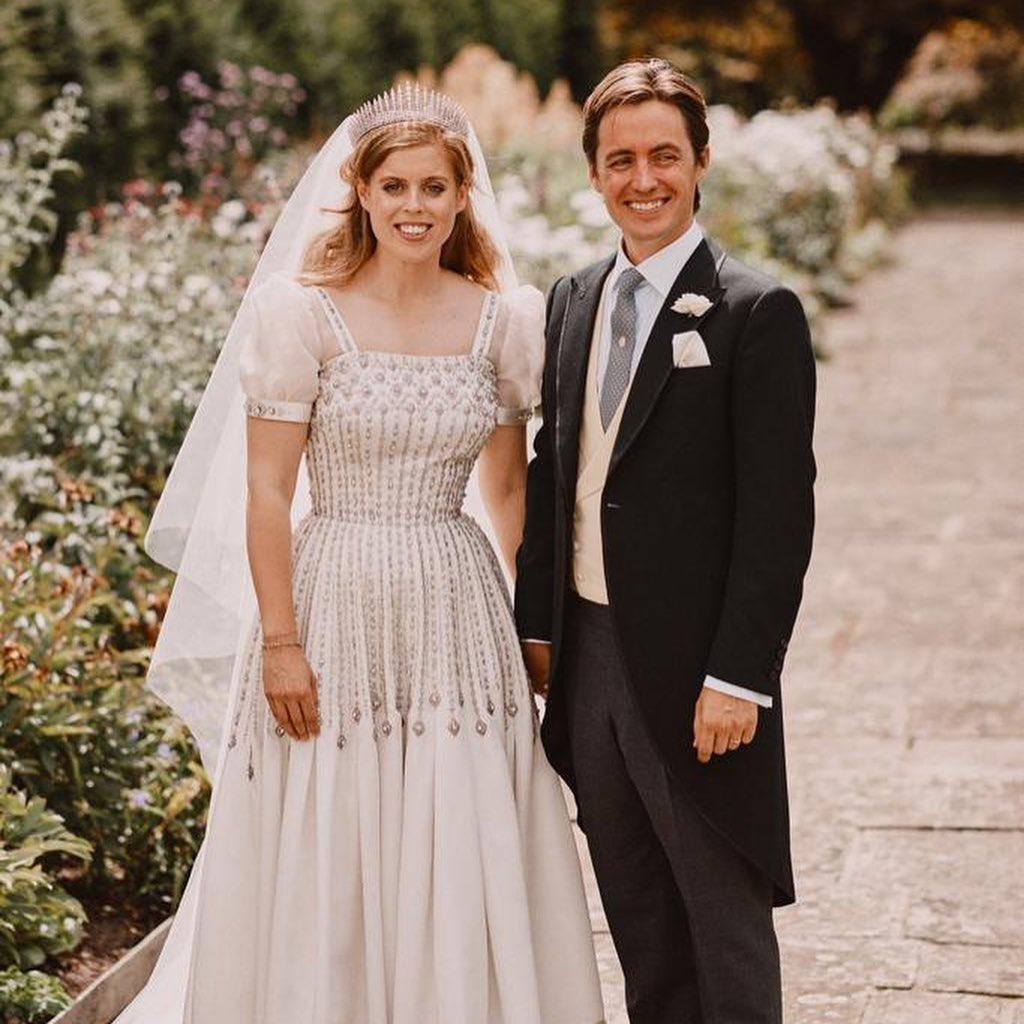 Princess beatrice wedding outfit best sale