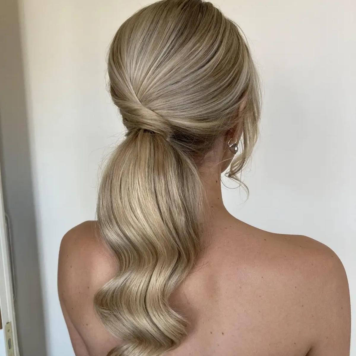💃🏼 Fancy up your ponytail with one simple step. 🙌🏼 #hair #hairstyle # hairstyles #ponytail #pony #twist #fancy #formal #business #workstyle  #simple #easy... | By Natural Beauty by Melissa Rae | If you