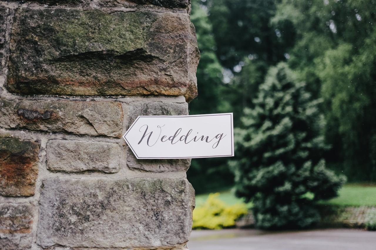 An italic sign pointing guests towards a wedding venue