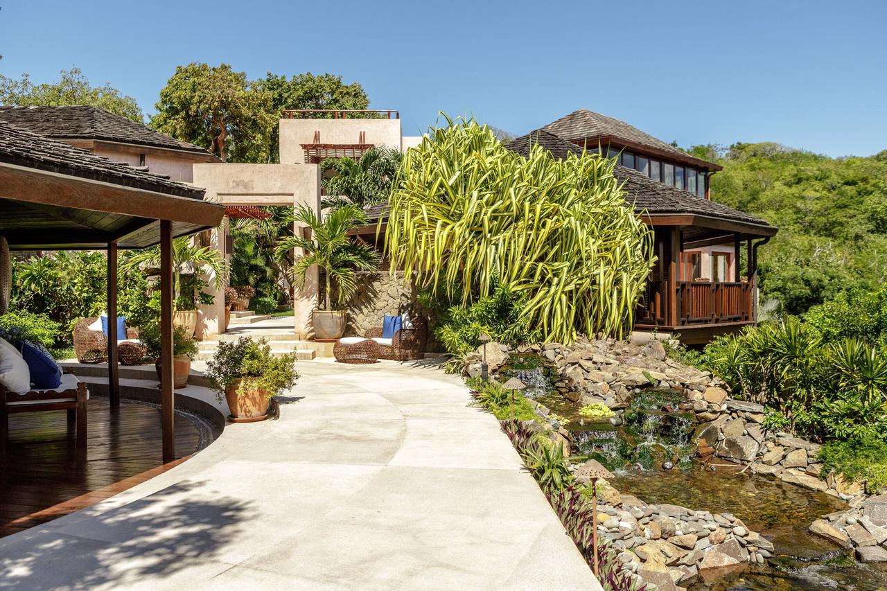 Luxury hotel in Parabia, Mustique with minimalist design and leafy green surroundings