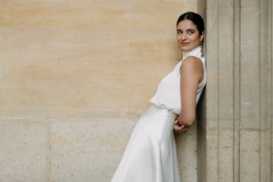 30 Simple Wedding Dresses for Minimalist Nearlyweds