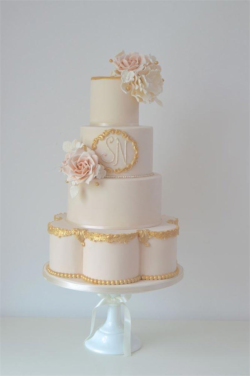 gold-trimmed-wedding-cake