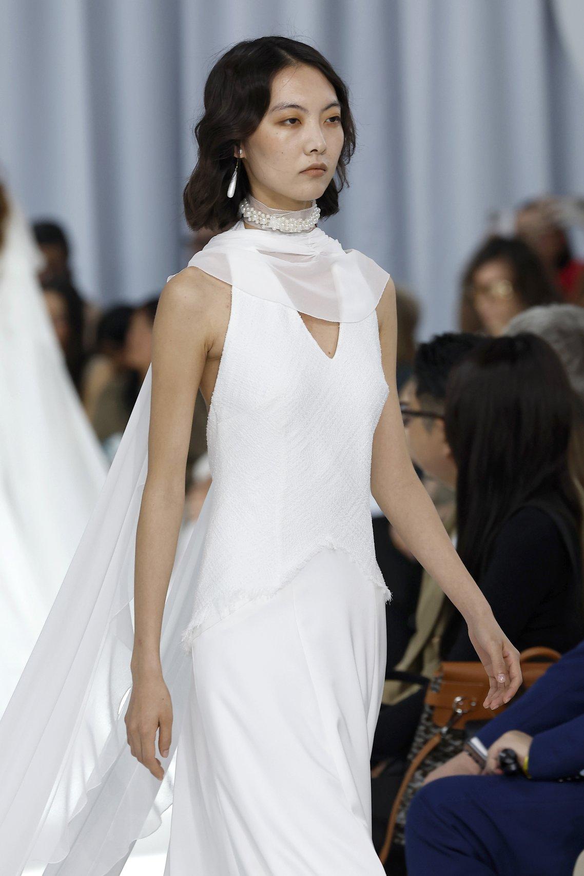 Andrea Lalanza bride at Barcelona Fashion Week 2026 in a long scarf