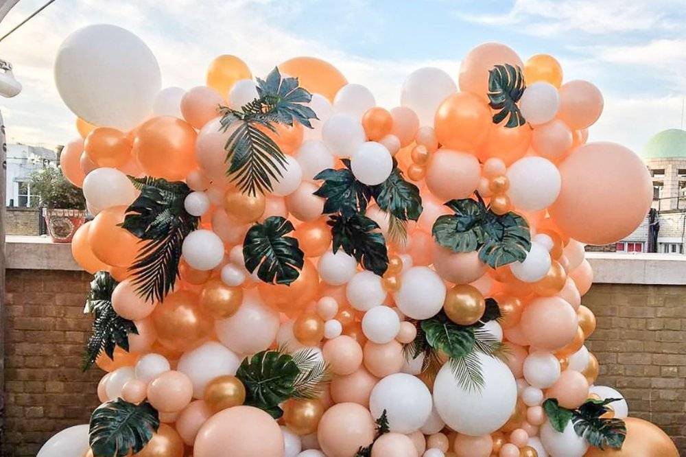 How to create the perfect balloon arch for your party with glue