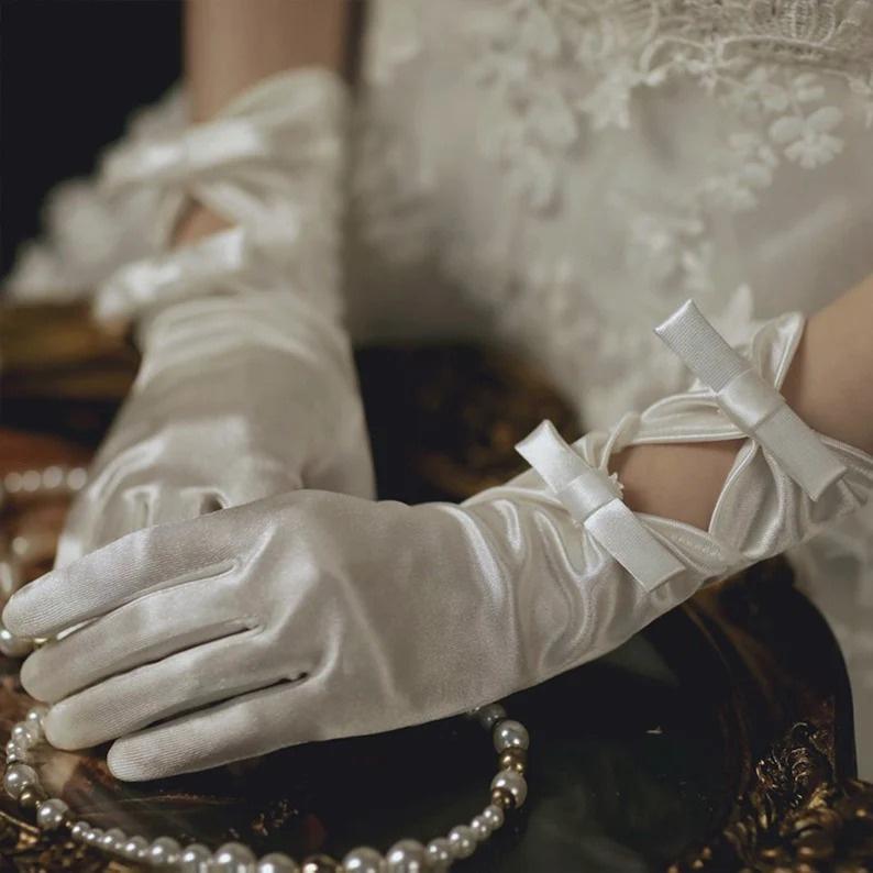 Lace wedding on sale gloves uk