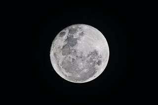 صورة القمر في مرحلة اكتمال القمر